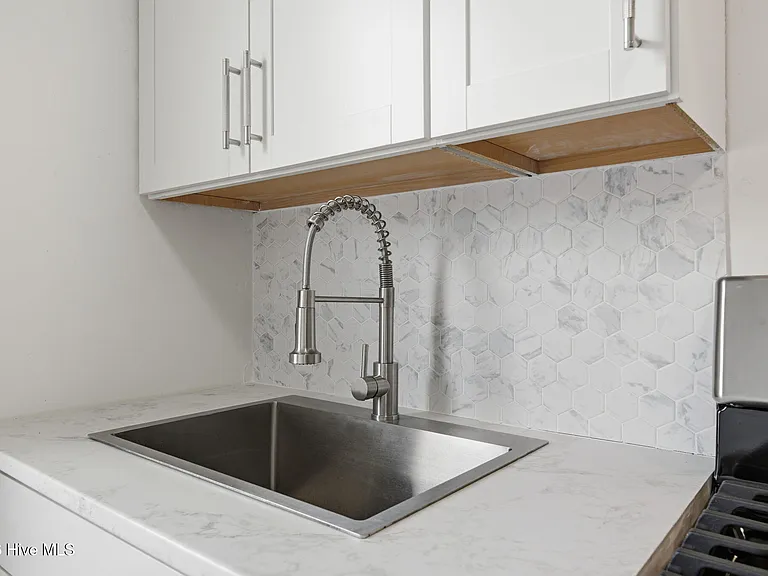 511 Middle St #B — Photo 10