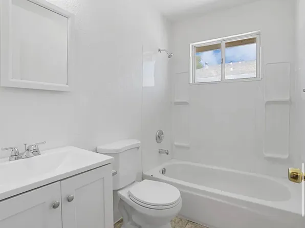 408 E Bianchi Rd APT 4, Stockton, CA 95207