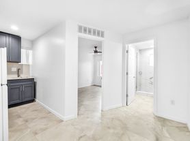 8420 NW 44th Ct