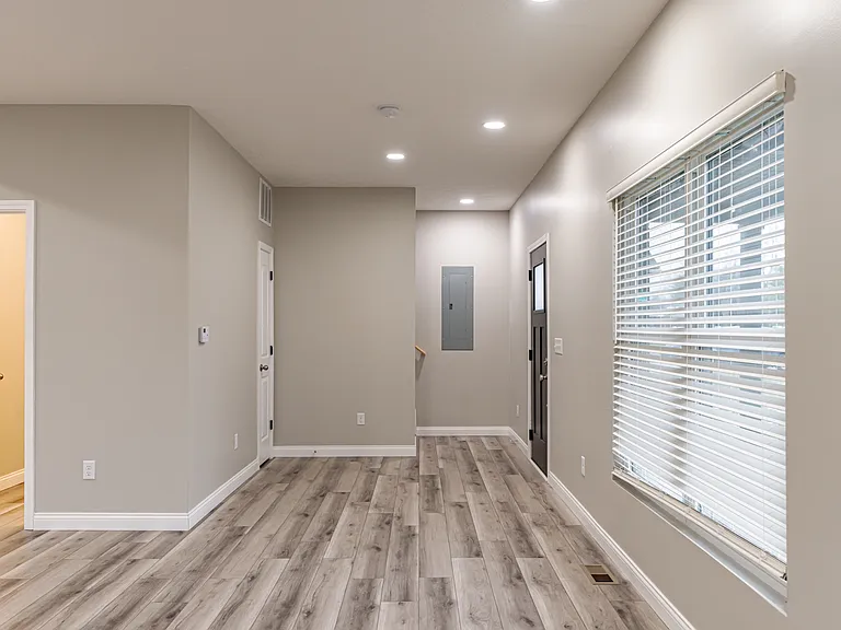 225 Southern Lake Dr — Photo 17