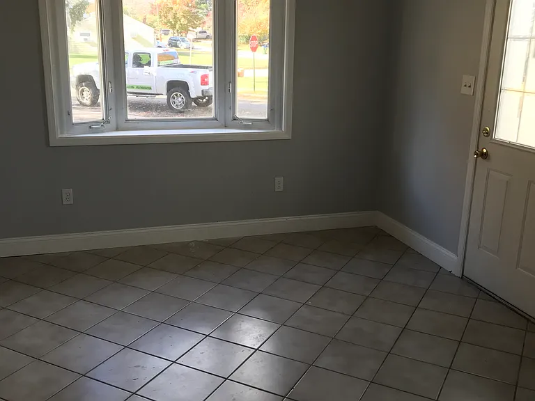 47 Kenmore Rd — Photo 8