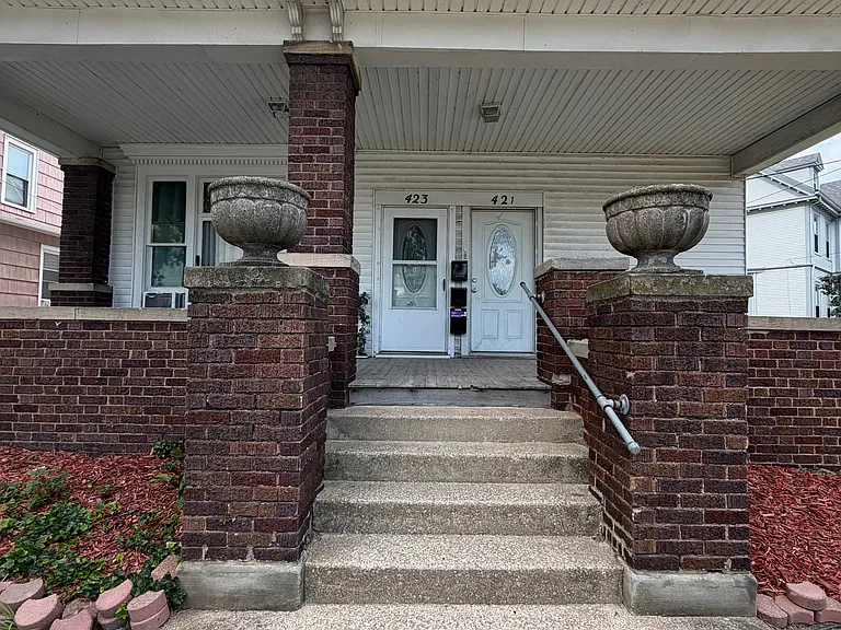 423 Hancock St #3 — Photo 8
