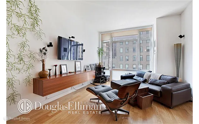 Rented by Douglas Elliman | media 17