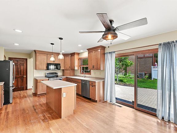 5th image of 6980 Dovehill Ln