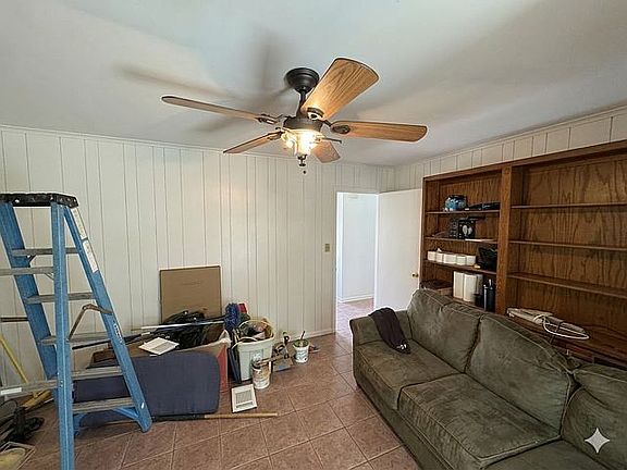 2nd image of 710 Twin Oaks Rd