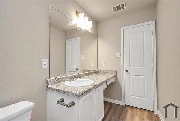 1707 Kansas St — Photo 13