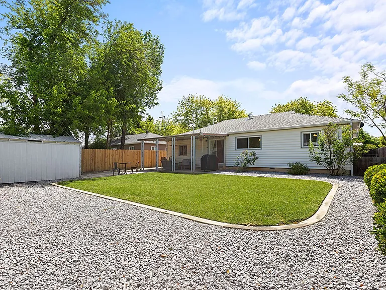 1580 Jeffries Ave — Photo 14