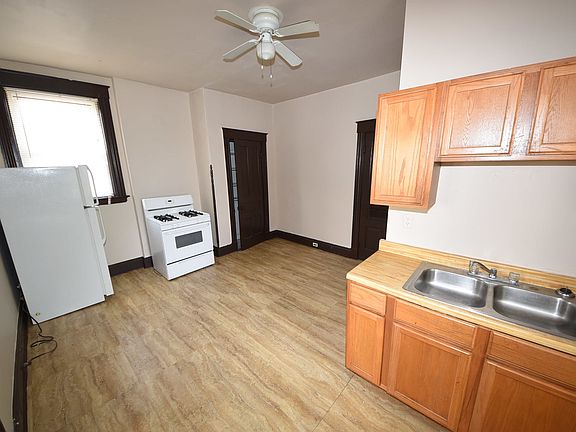 3rd image of 2914 Henshaw Ave APT 3