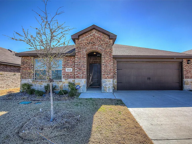 2912 Wooten Trl — Photo 1