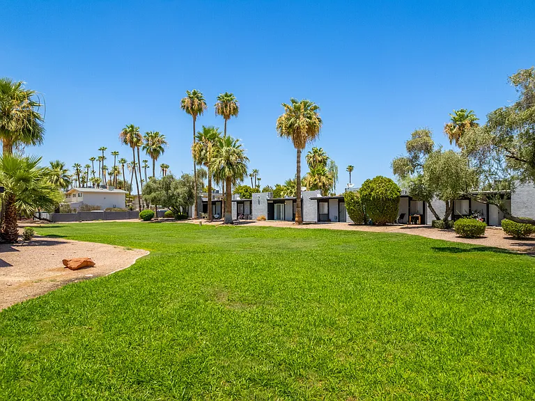Flats at Granite Reef — Photo 1