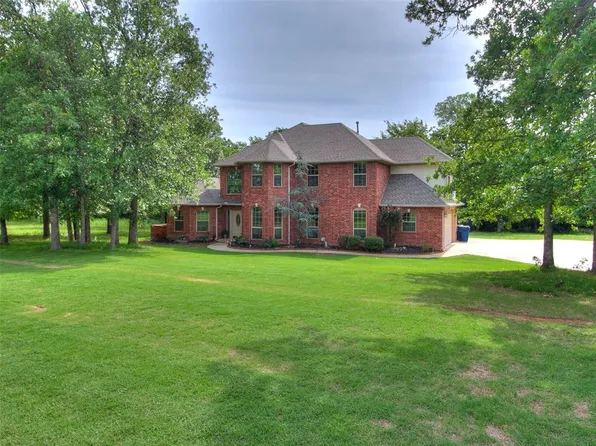 52 N Oaks Rd, Harrah, OK 73045