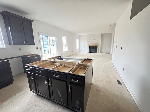 4th image of 1079 Legacy Ln