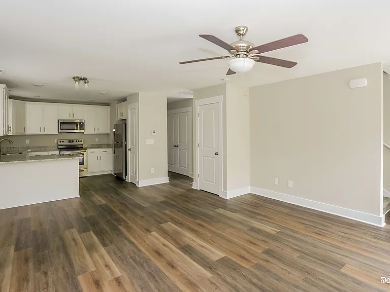 117 Fort Worth Ave — Photo 4