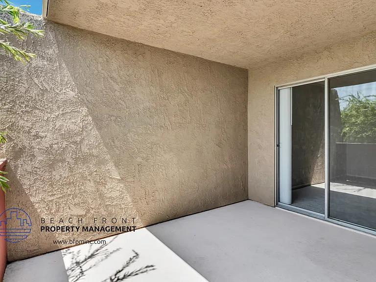 250 E Acacia St — Photo 28