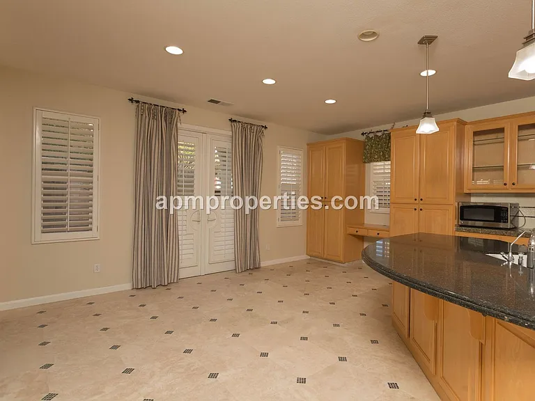 2291 Magnolia Bridge Dr — Photo 4