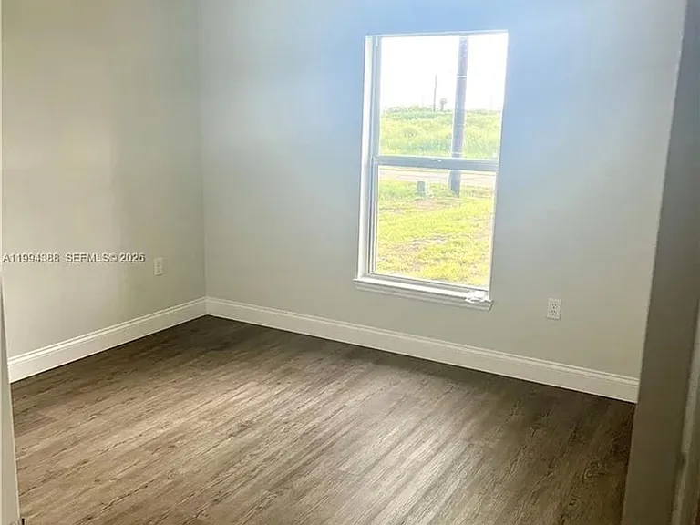 634 Royce Rd — Photo 15