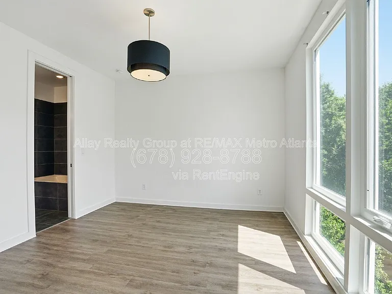 1463 La France St NE #8 — Photo 15