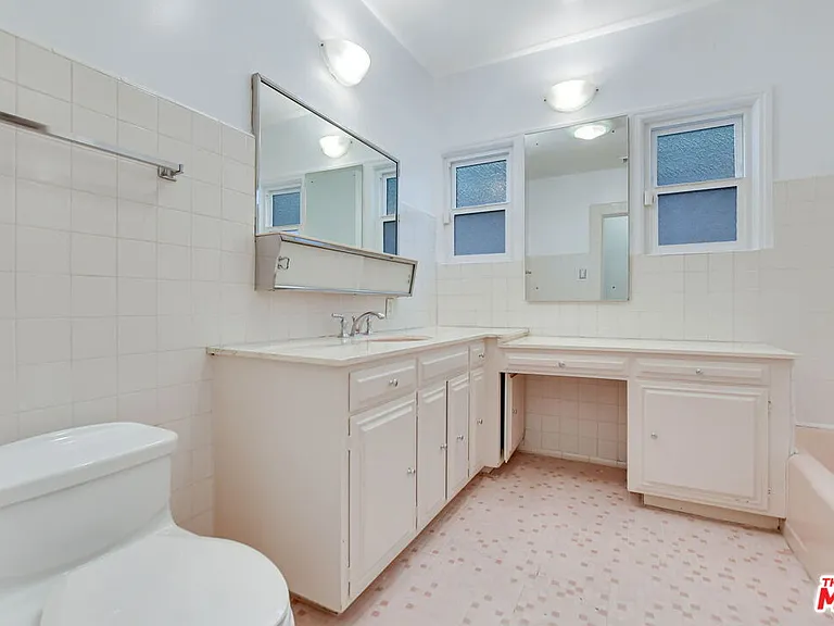 344 S Swall Dr — Photo 14