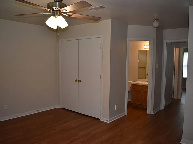 837 Lakeview Dr — Photo 16