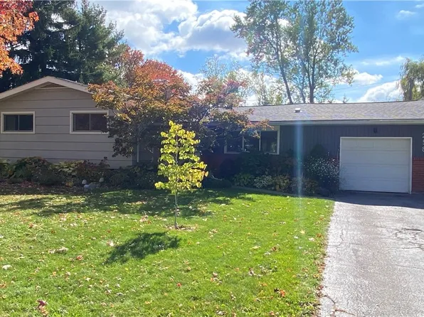 258 Brookwood Dr, Hamburg, NY 14075