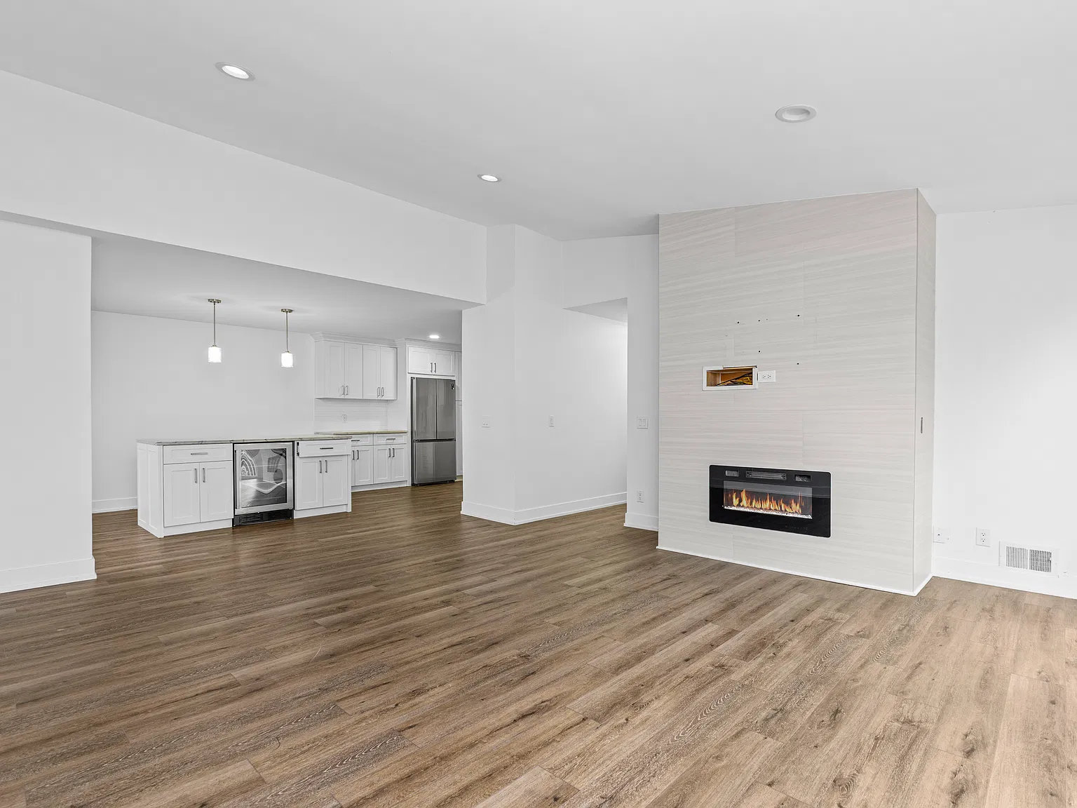 2 bed, 1609 sqft, $2,600 — Photo 2