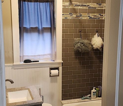 4th image of 3522 N Olcott Ave