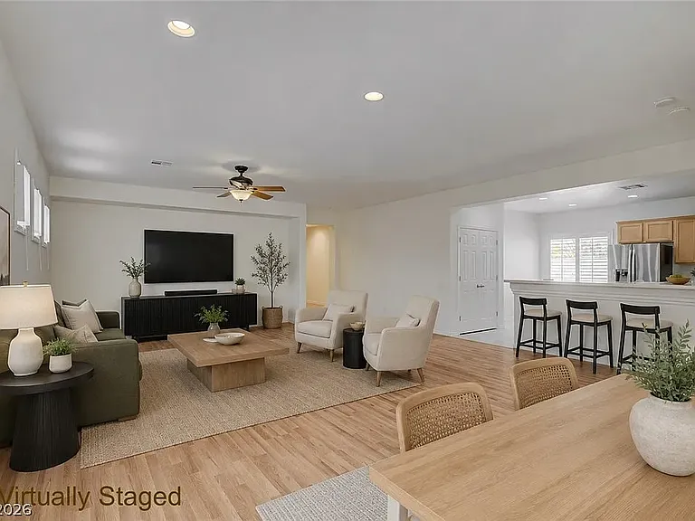 2444 Urrard St — Photo 3