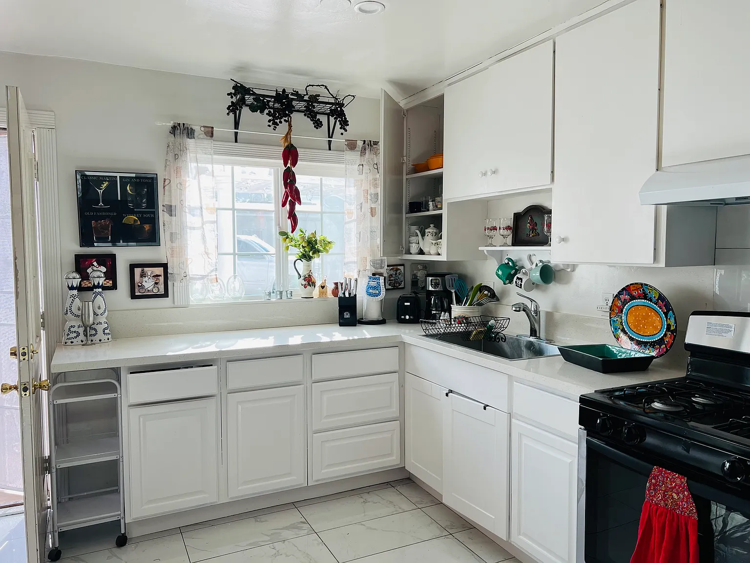 3930 Twiggs St — Photo 2