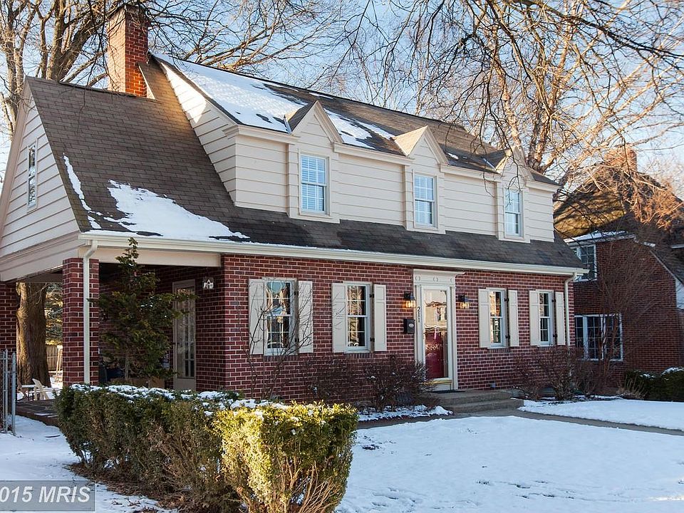Charming, Classic Cape Cod located in Northern End