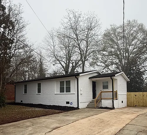 1743 Thomasville Dr SE Photo 1