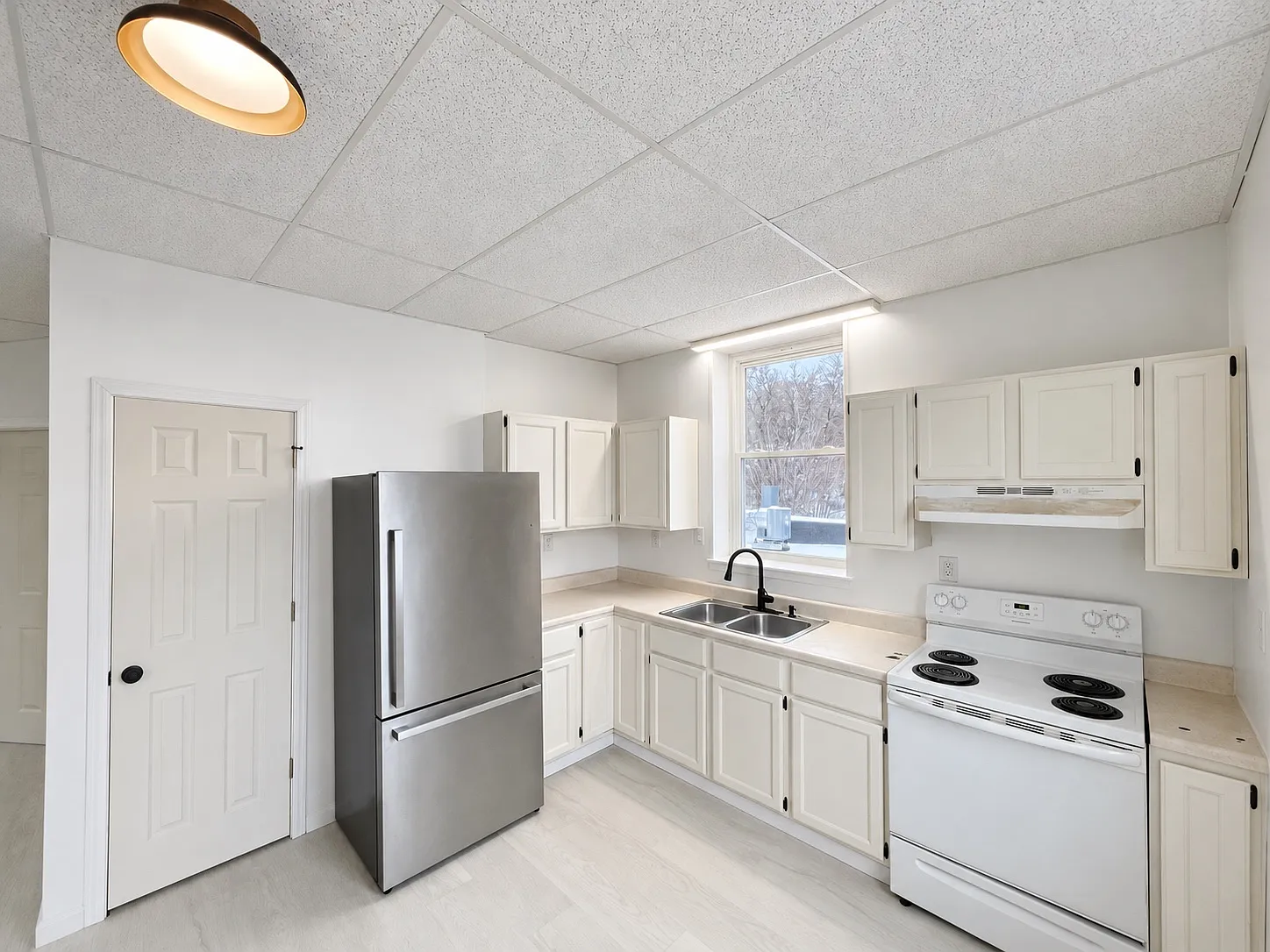 4325 Main St — Photo 2