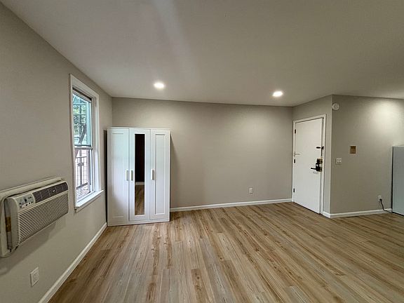 4th image of 40 Beacon Ave