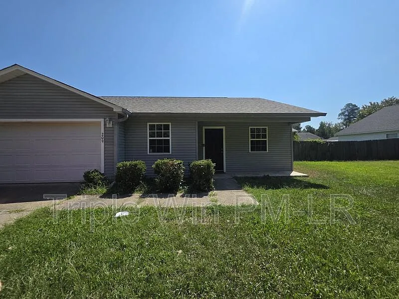 4 bed, 2.0 bath, 1290 sqft, $1,495 — Photo 2