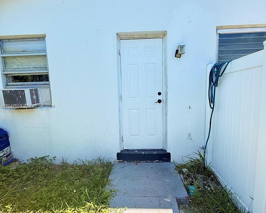 1st image of 301 SW 9th Ter #1