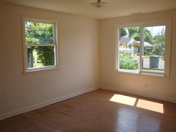 5th image of 2611 Linden Ln