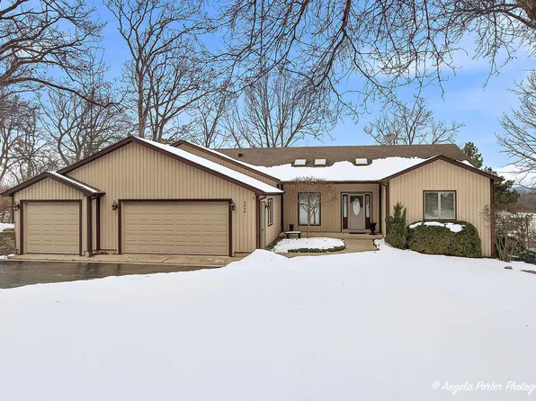 3428 Kings Lair Dr, Spring Grove, IL 60081