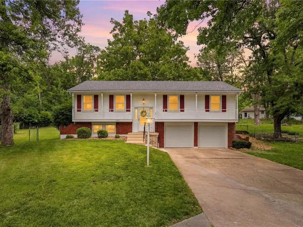 10601 Walrond Ave, Kansas City, MO 64137