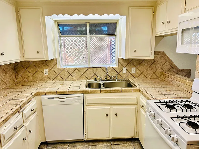 7578 Paisley Ave — Photo 17