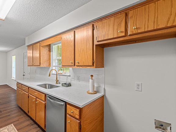 4th image of 102 Pawnee Cir