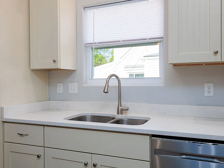 1311 Sunset Dr — Photo 17