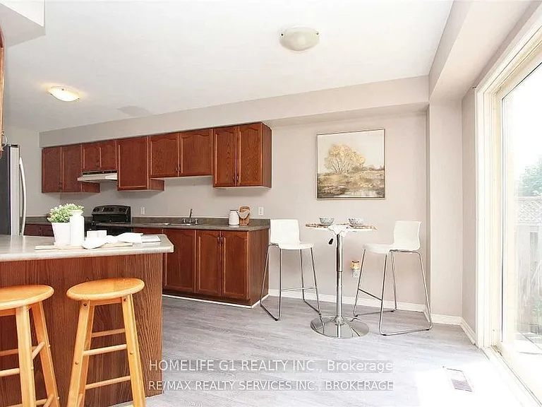1822 Dalhousie Cres — Photo 2