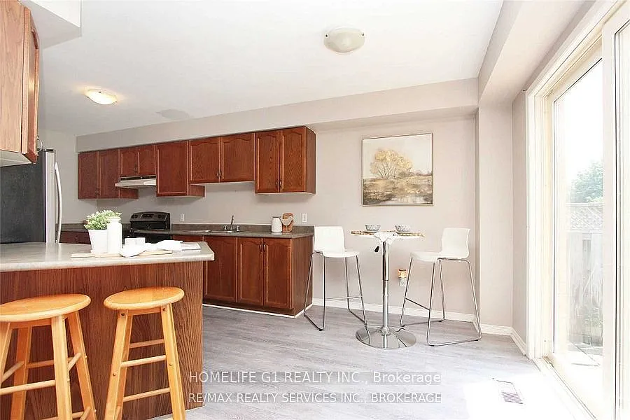 Building Photo - 1822 Dalhousie Cres