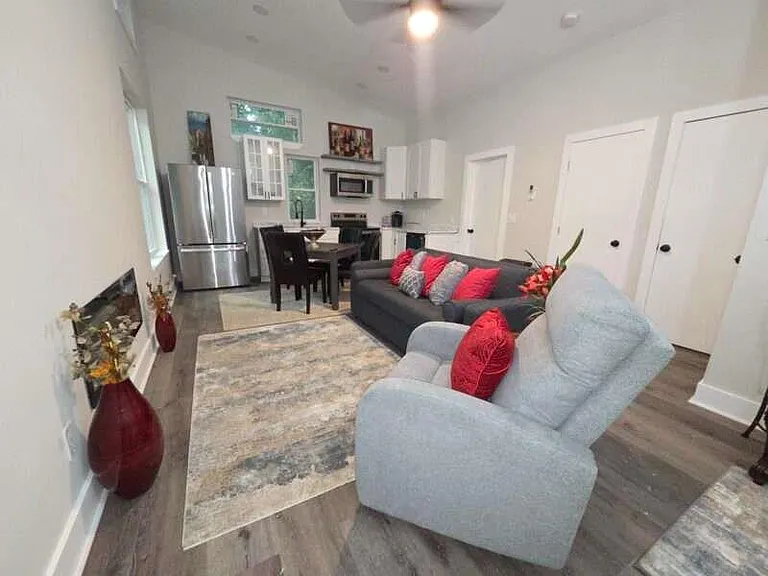 5634 Simpson Ave — Photo 2