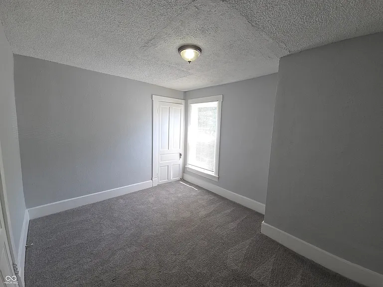 516 W 28th St — Photo 11