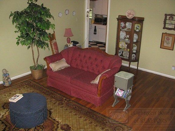 3rd image of 1313 E Filmore Ave