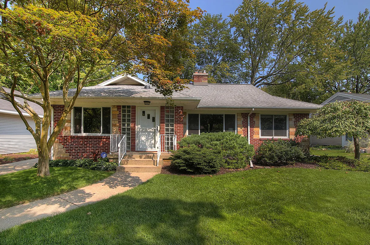 2145 Anderson Dr SE photo 1