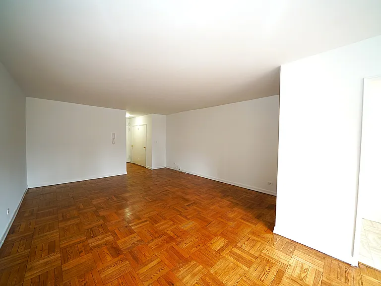 1700 York Ave #7M — Photo 3