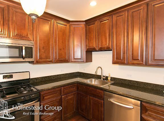 5th image of 3646 W Oakdale Ave #2