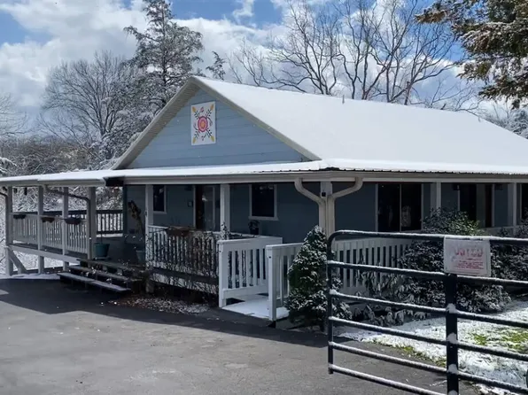 735 Pollard Rd, Kodak, TN 37764