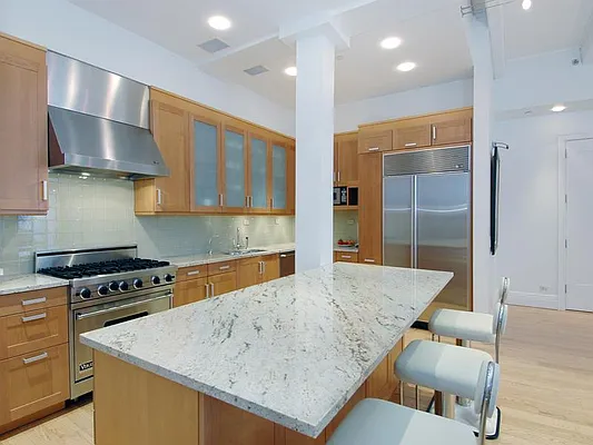 Sold by Sotheby's International Realty | media 23